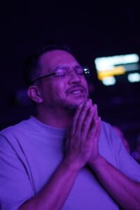Edir gimenes orando