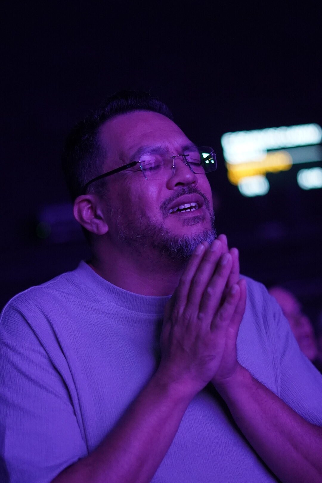 Edir gimenes adorando